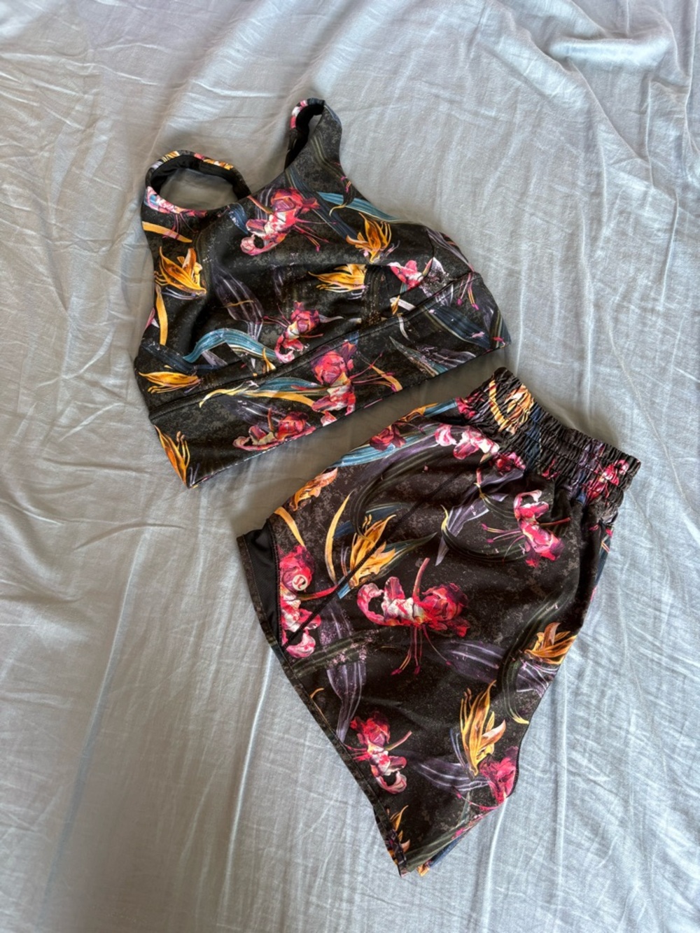 EUC Lululemon set size 6 bottom/8 top